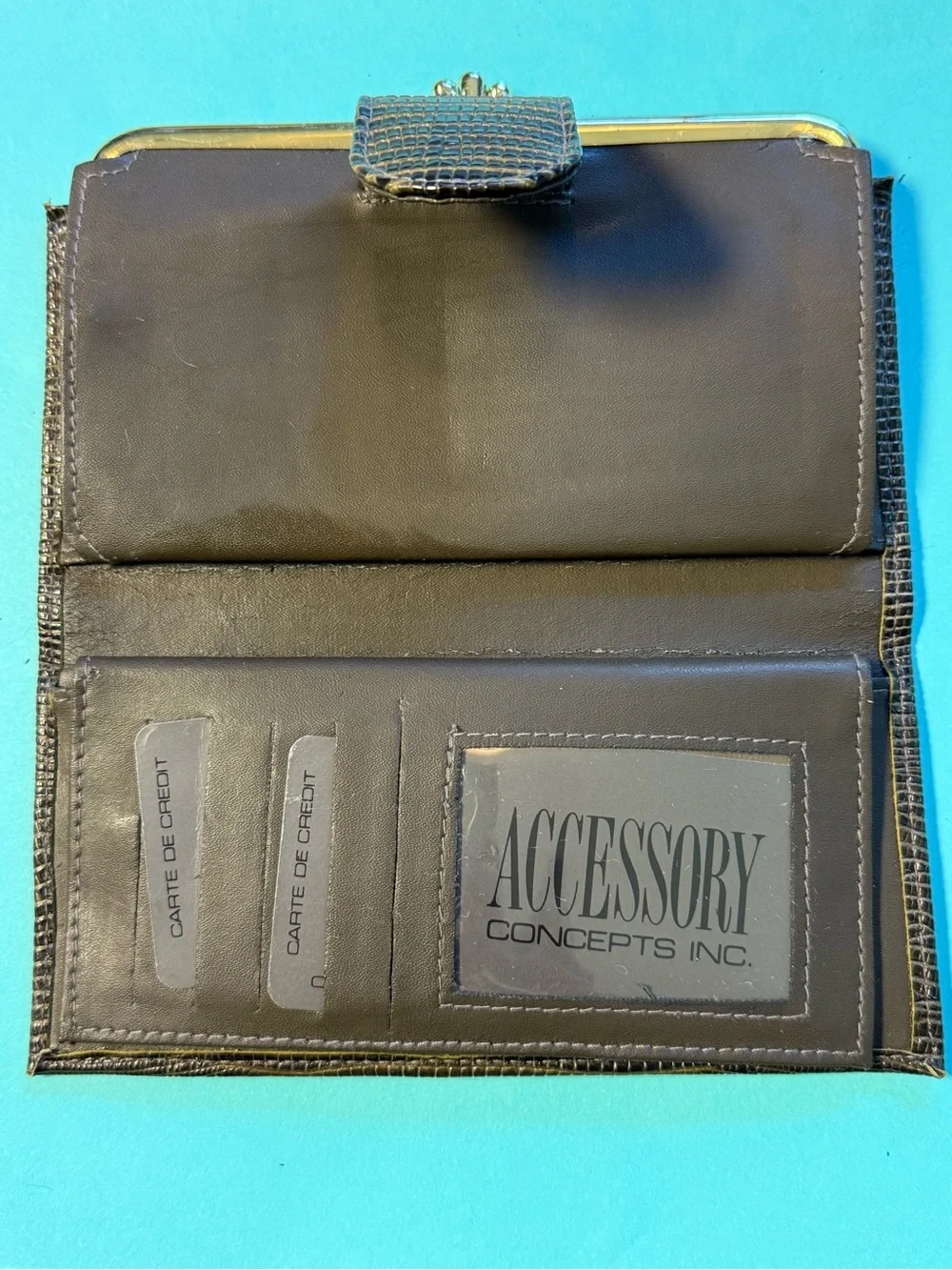 Vintage 90’s Accessory Concepts Brown Croc Embossed Leather Clutch Wallet